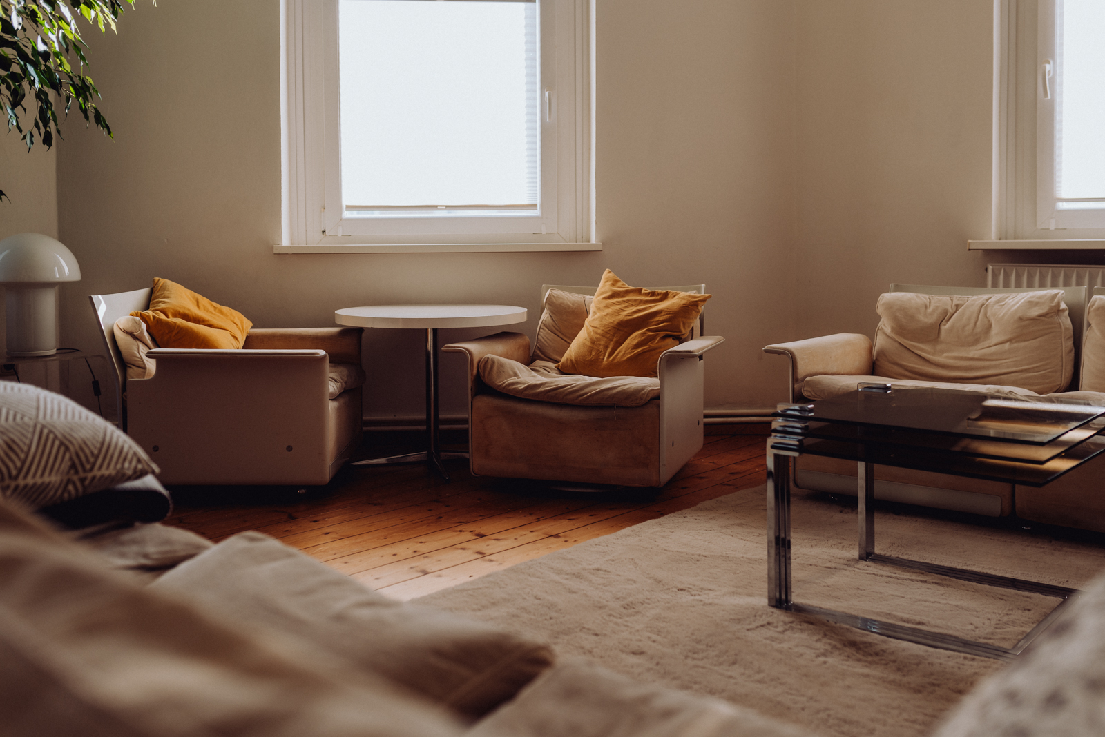 homestory portrait interior design Frauenportrait Simone Fürst Hamburg Berlin architecture