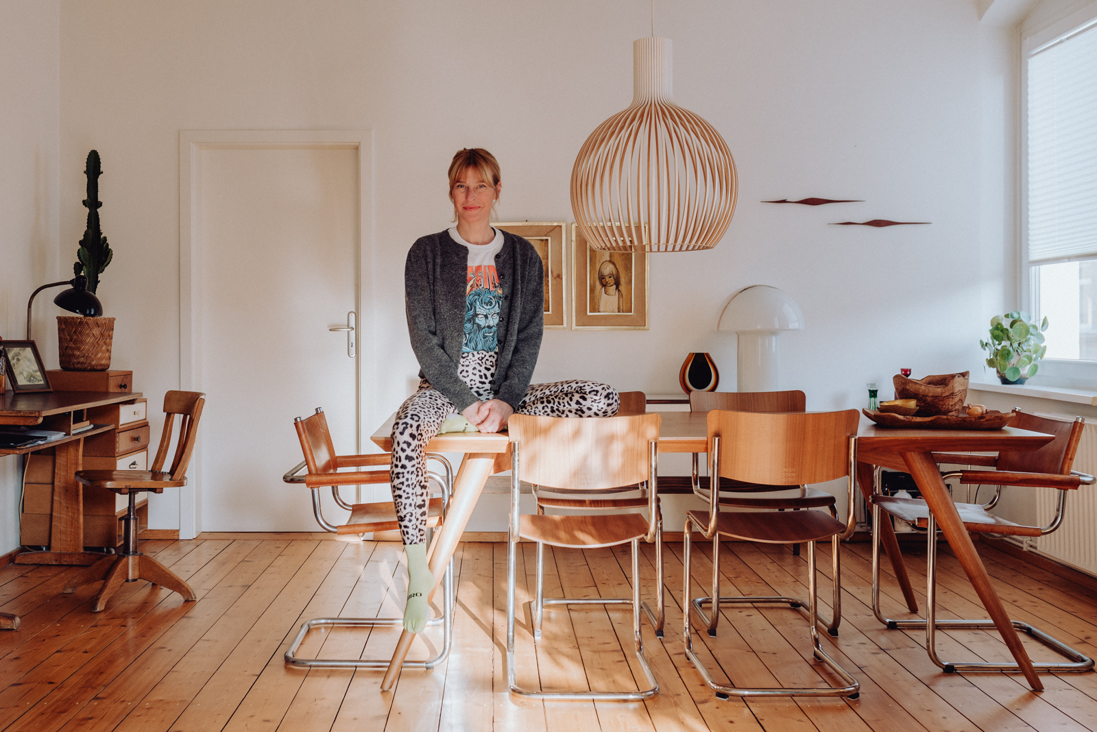 Wohnzimmer mit Vintagemöbeln und Designklassikern Hamburg Berlin